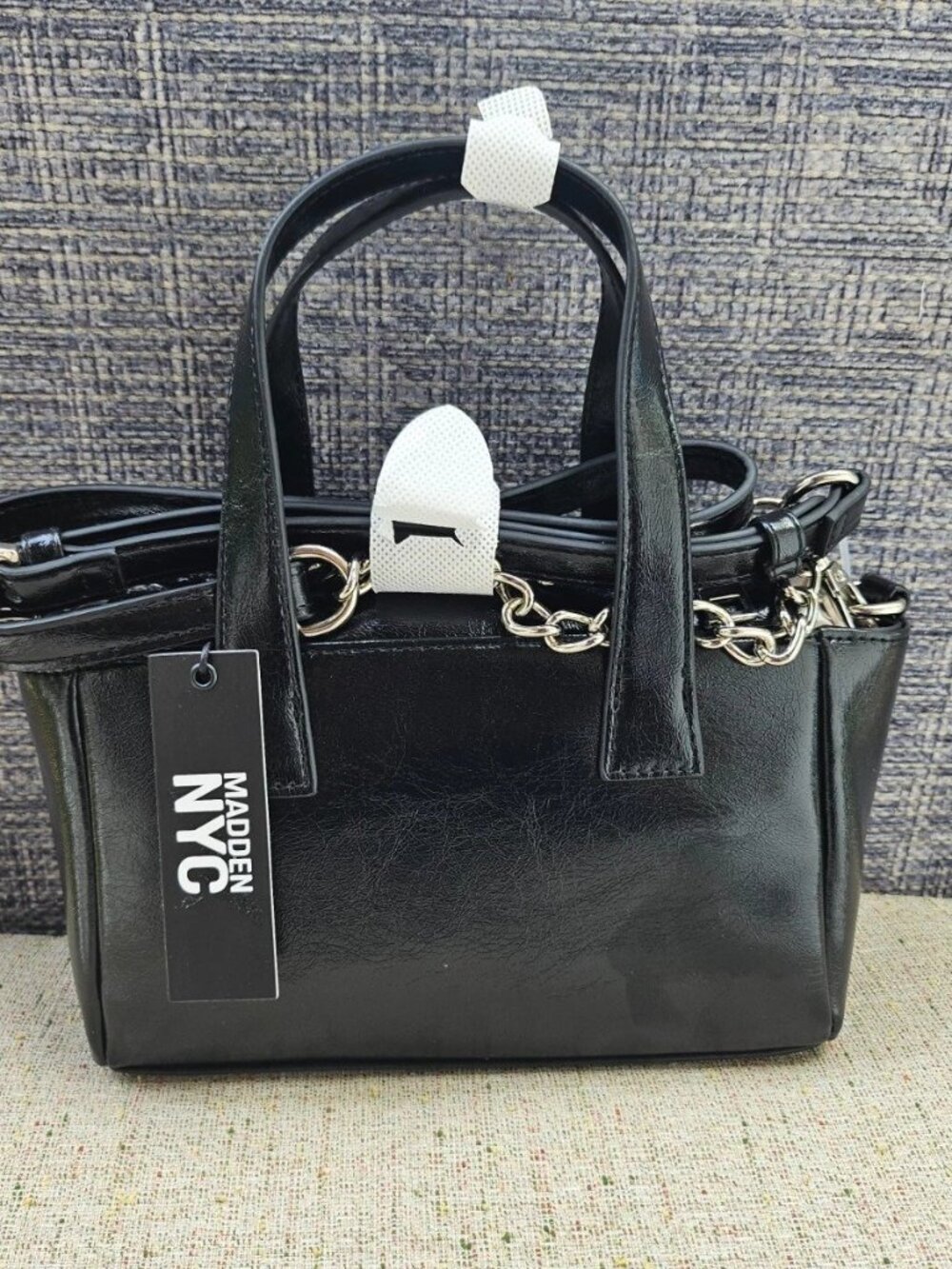 Madden NYC Women Handbag Purse Black Faux Patent Leather Crossbody W Heart Charm - Picture 5 of 8